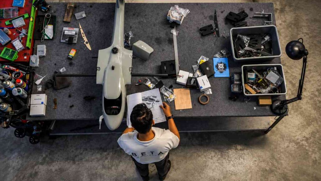 Melihat Lebih Dekat Proses Perakitan Drone Canggih Buatan Bandung