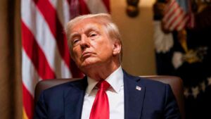 Tarif 15% Trump Sasar Bahan Chip, Persaingan AS-China Memanas