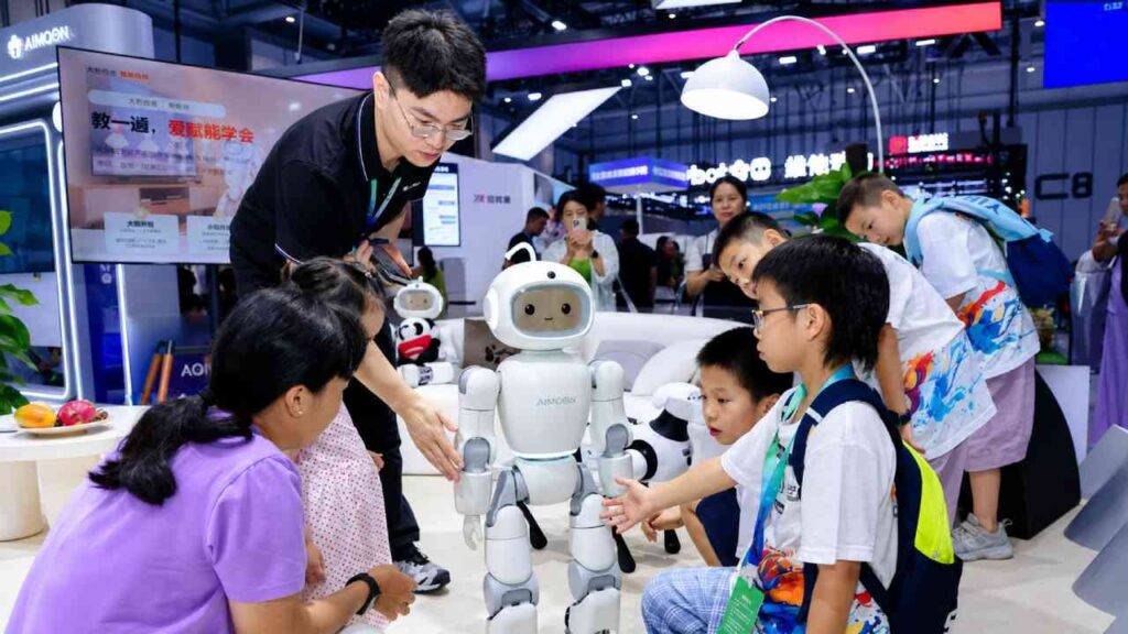 Mobo Debut di WRC Beijing, Robot Pintar Ini Dirancang Jadi Pendamping Keluarga